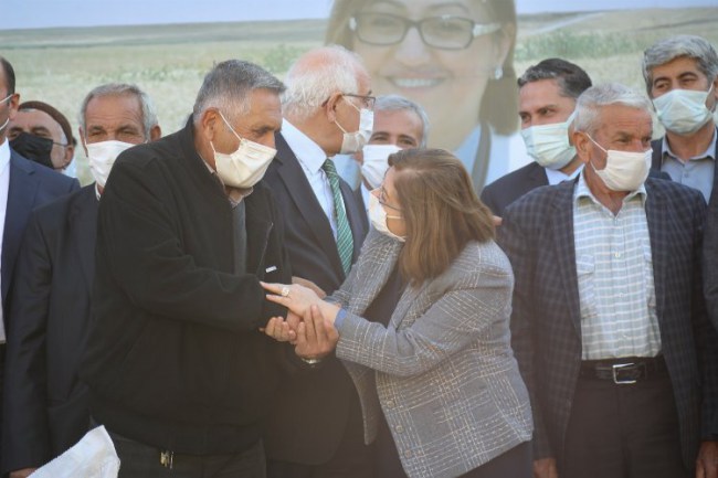 Gaziantep Büyükşehir'den çiftçiye buğday