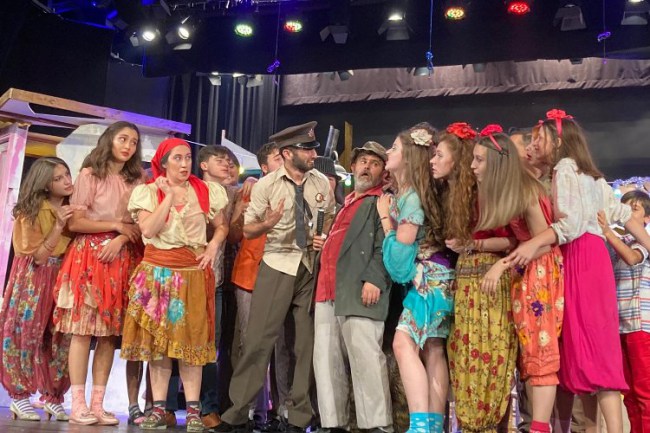 Manisa Büyükşehir Tiyatrosu'nda "Gırgıriye" neşesi