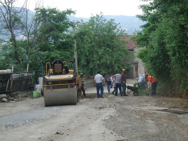 Posbıyık sözünü tuttu: Ereğli'ye 44 bin ton asfalt..