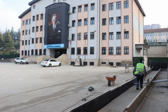 İzmit Şehit Alper Al İlköğretim Okulu'na tribün