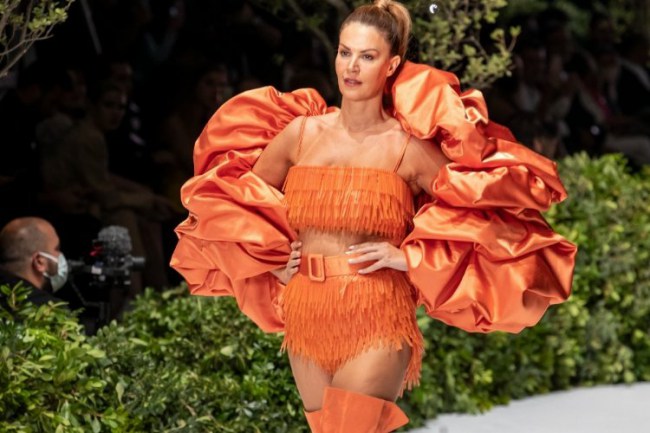 IF Wedding Fashion İzmir'de moda şöleni