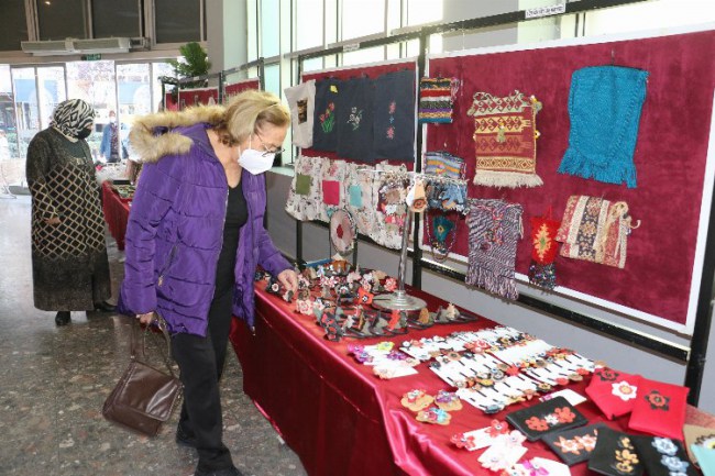 Manisa'da el emeği ürünler sergilendi