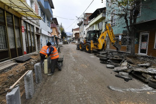 Bursa Osmangazi'de kaldırımlar yenileniyor