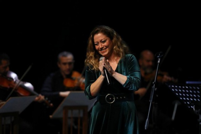 İzmir'de öğretmenler için dans ve müzik gösterisi