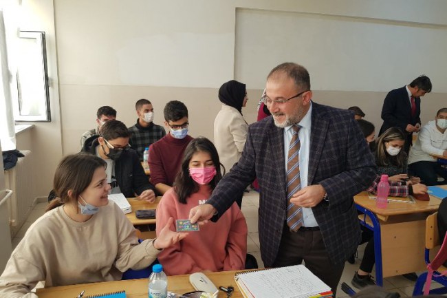 Kahramanmaraş Afşin Belediye Başkanı Güven'den eğitime destek