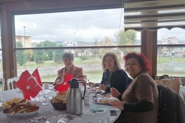 Bursa Gemlik'te öğretmenler için kahvaltı
