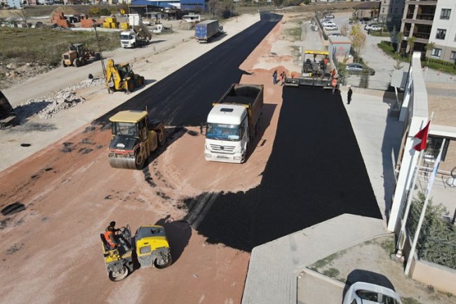Bursa Osmangazi'de asfalt mesaisine devam