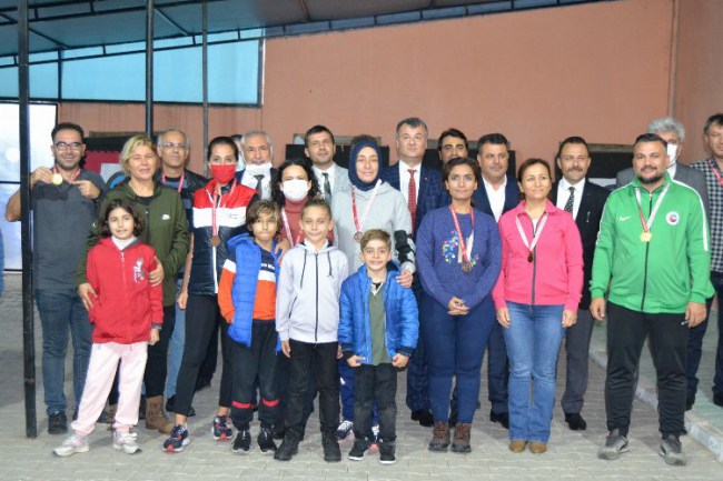 Didim'de öğretmenler arasında okçuluk turnuvası