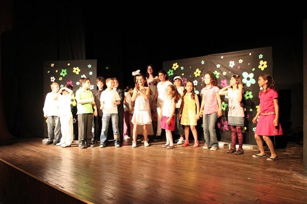 Minik tiyatrocuların büyük başarısı