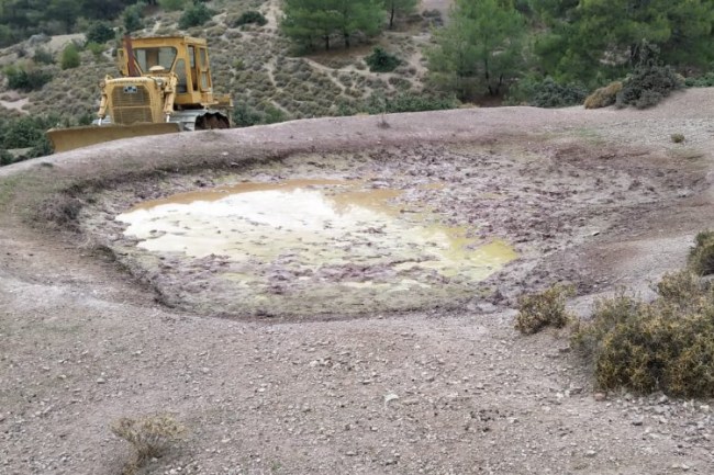Manisa Çömlekçi Mahallesi'nde gölet temizlendi