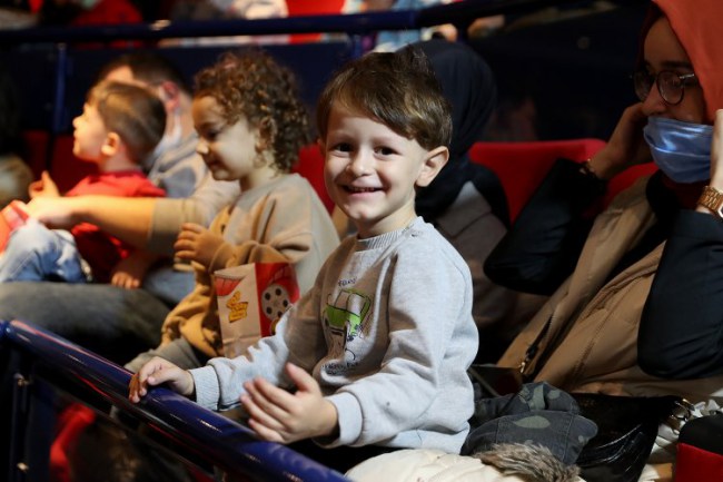 Sakarya'da çocuklar 'Kaptan Pengu' ile eğlendi