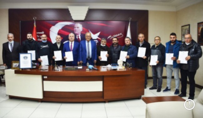 Hamsi festivali’ne destek olan esnafa teşekkür belgesi