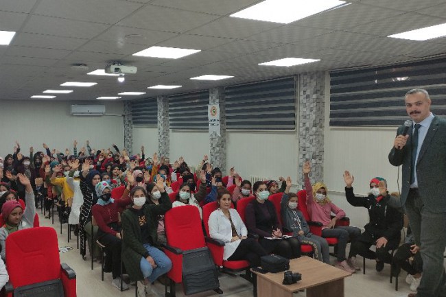 Yazar Metin Özmen: "Yanlış arkadaş seçimi başarıya yansıyor"