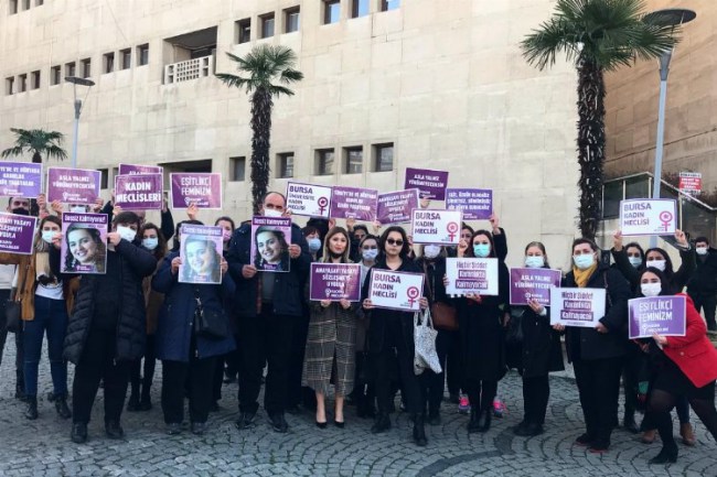 Bursa Adliyesi'nde 'Kadınlar' için mücadele