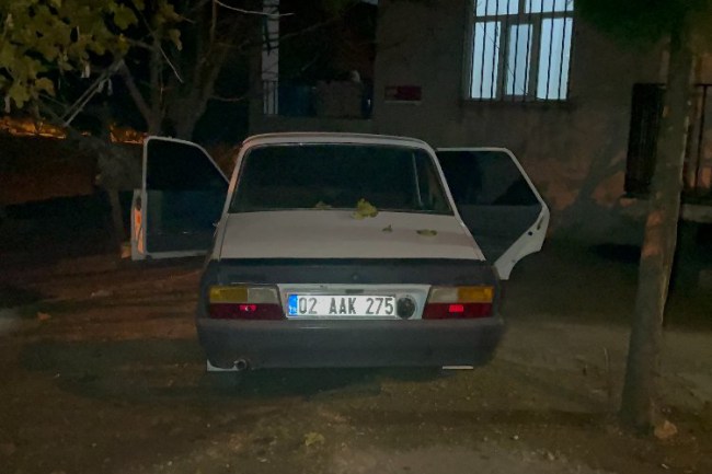 Adıyaman'da otomobil kurşunlandı
