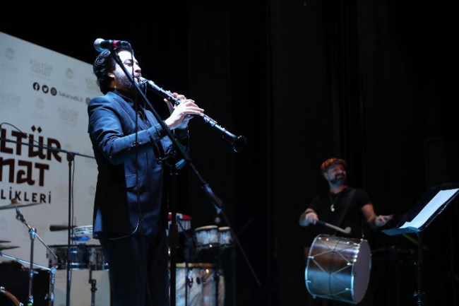 Serkan Çağrı, Sakarya'da sahne aldı