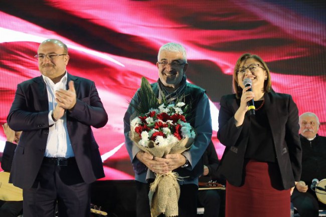 Gaziantep'te halk konseri Esat Kabaklı ile devam etti 