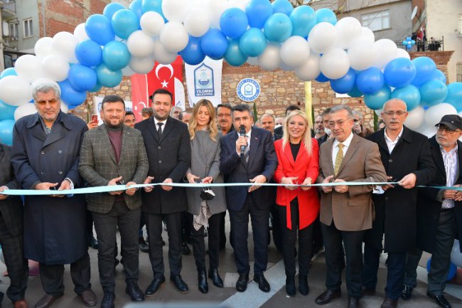 Bursa Yıldırım'da İncirli Meydanı açıldı