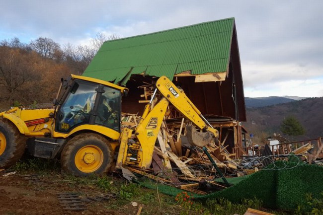 Bursa Osmangazi Belediyesi, ruhsatsız 4 binayı yıktı