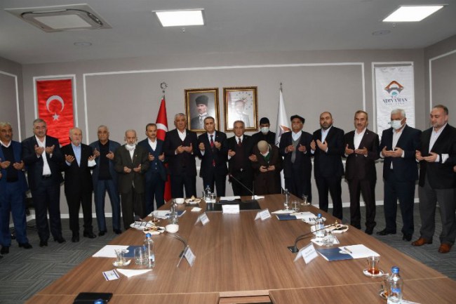 Adıyaman'da aileler valilik makamında barıştı