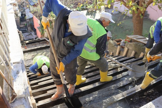 Kocaeli İzmit'te ulaşım için merdiven