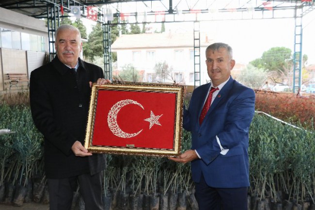 Manisa'da üreticiye fidan yardımı