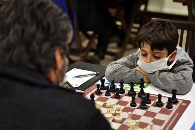 Bursa Osmangazi'de satranç ustaları ter döktü