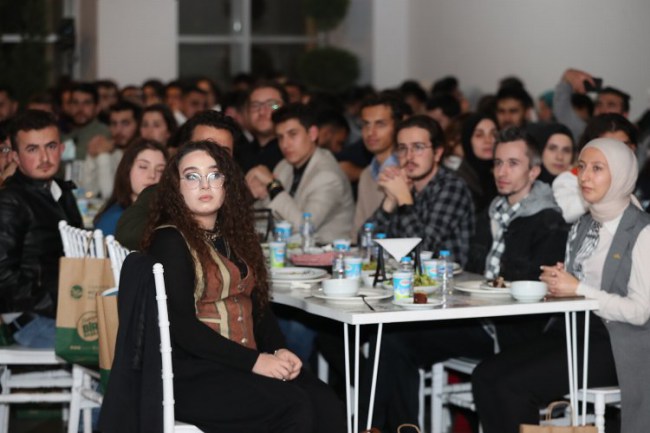 Sakarya Büyükşehir Belediye Başkanı Yüce, öğrencilerle buluştu