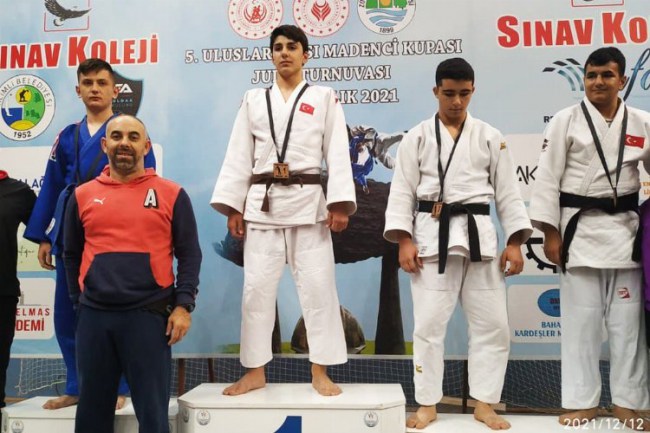 Sakaryalı sporcular judo turnuvasında başarı elde etti