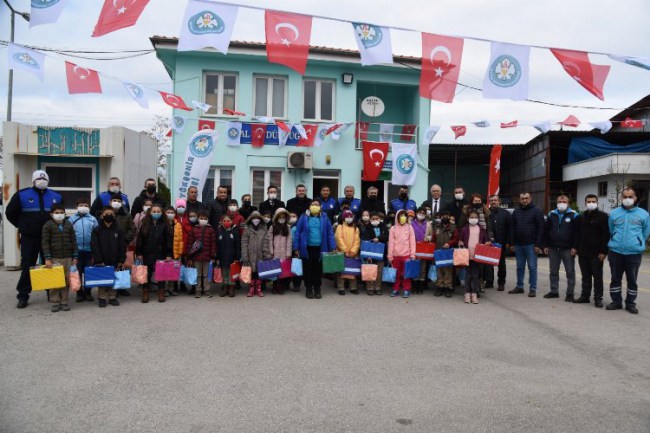 Manisa'da Yerli Malı Haftasında sebze ve meyve hali gezildi