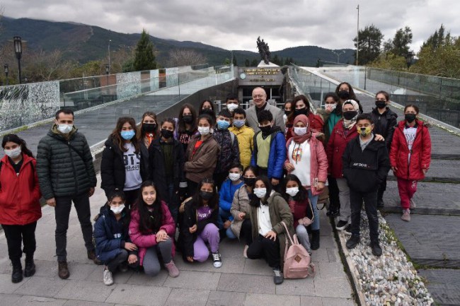 Başkan Ergün, Manisa Turgutlu'da öğrencilerle bir araya geldi 