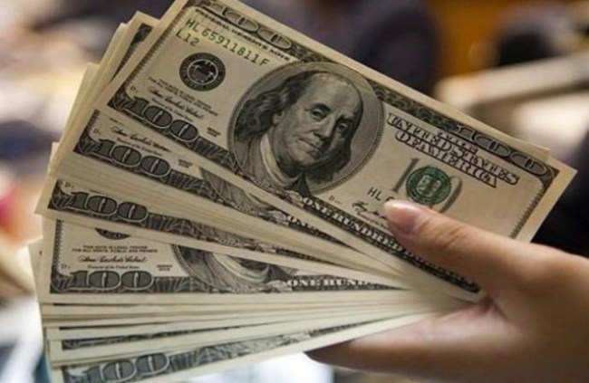 Dolar baraj tanımıyor !