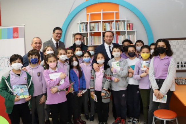 Bursa'da kitap dostu öğrencilere ziyaret