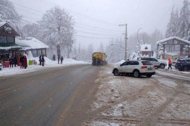 Kocaeli Büyükşehir karla mücadele ediyor