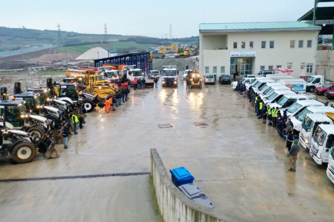 Kocaeli İzmit'te 150 kişilik kar timi