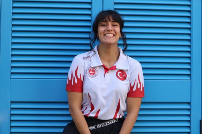 İzmir Güzelbahçe'nin gururu Bilgesu Gürel