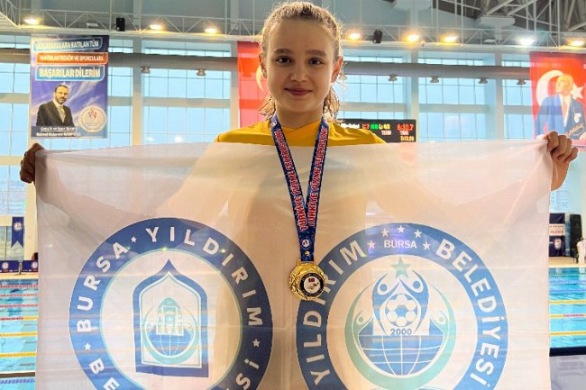 Bursa Yıldırım'ın altın kulaçlarından 5 madalya