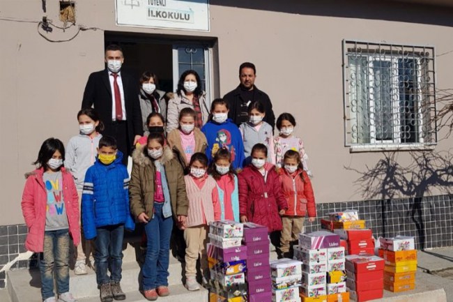 Manisa'da Akhisarlı öğrencilere destek