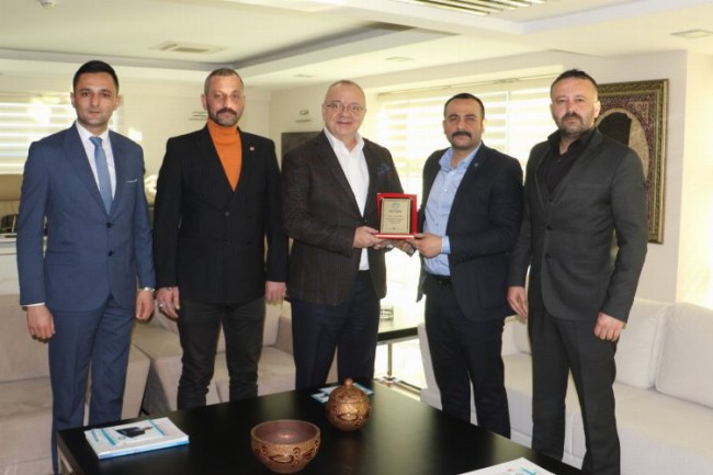 Manisa'da Ülkü Ocakları'ndan Başkan Ergün'e teşekkür etti