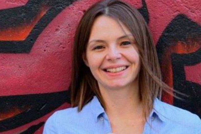 Merve Engin ' Kıyıya Oturmanın Böylesi'yle Bursa'ya geliyor