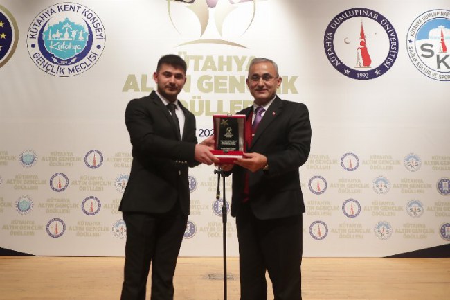 Kütahya'da Altın Gençlik Ödülleri sahiplerini buldu