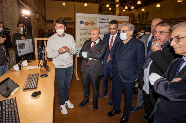 'Demokrasiyi dijitalleştirmek zorundayız'