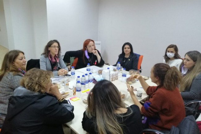Kadın muhtarlar kadına yönelik şiddete karşı etkin olmak istiyor