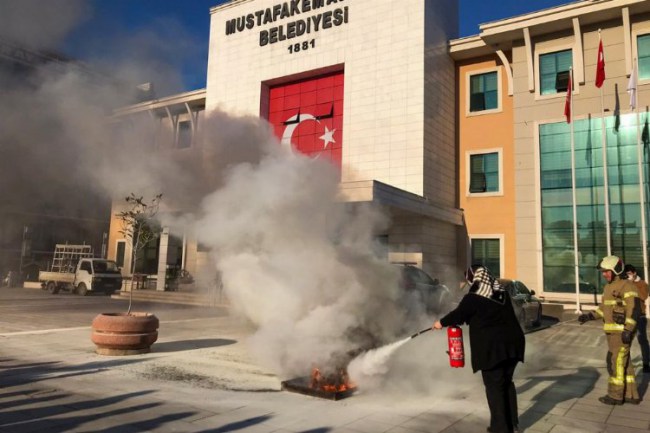 Bursa Mustafakemalpaşa'da personeline yangın tatbikatı