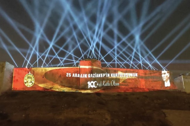 Gaziantep Kalesi'ne özel ışık ve ses gösterisi düzenlendi