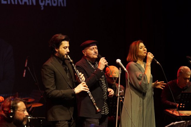 Eski dostlar aynı sahnede