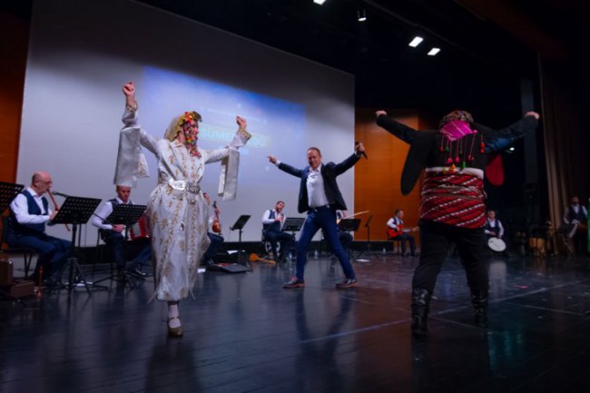 Bursa'da Sümer Ezgü'nün performansı tam not aldı