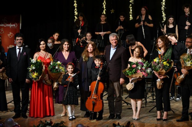 İzmir Narlıdereli çocuklardan müzik ziyafeti