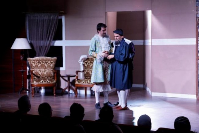 Bursa İnegöl'de Moliere'nin 'Cimri'si kahkahaya boğdu