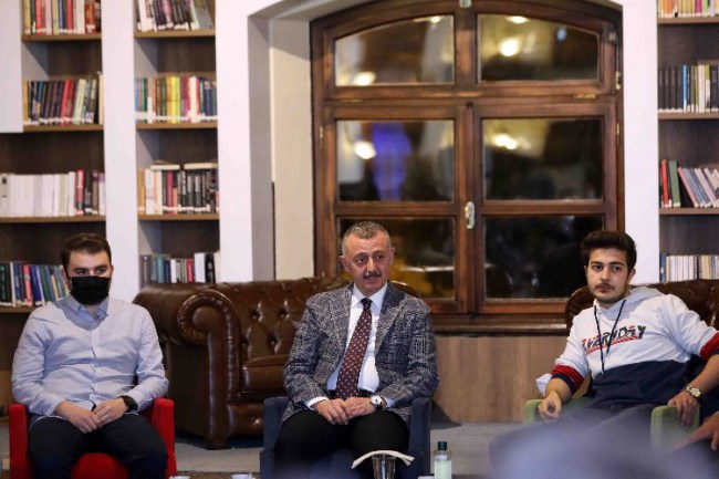 Kocaeli Büyükşehir Belediye Başkanı Büyükakın, gençlerle buluştu